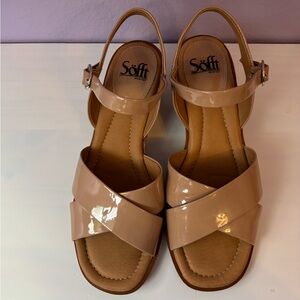 Sofft Women's Tan Wedge Sandals